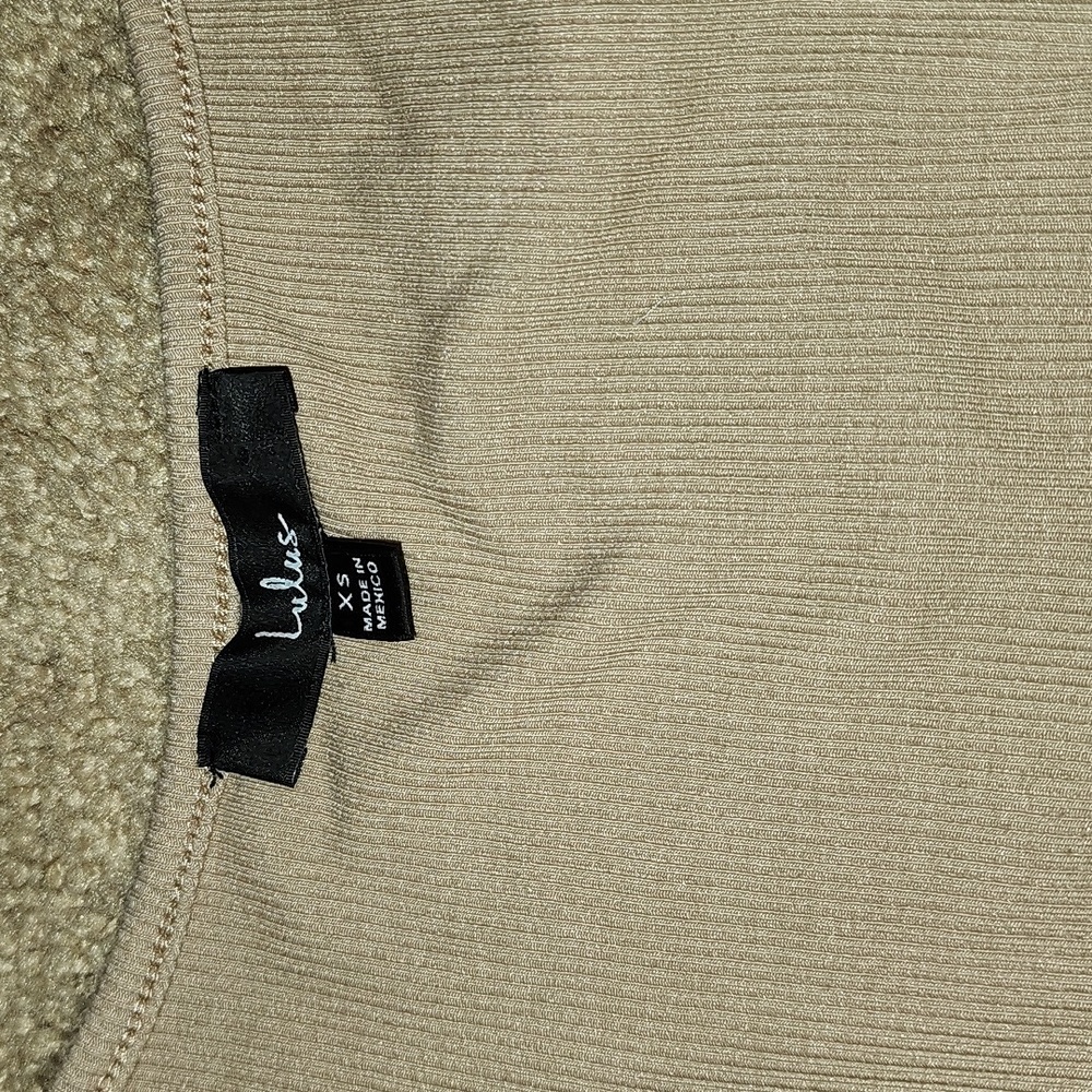Lulus Iconic Charisma Beige Ribbed Balloon Sleeve Top - Picture 4 of 5